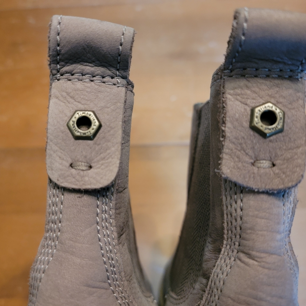 Timberland Women's Courmayeur Valley Chelsea Boot in taupe nubuck leather - Picture 10 of 11